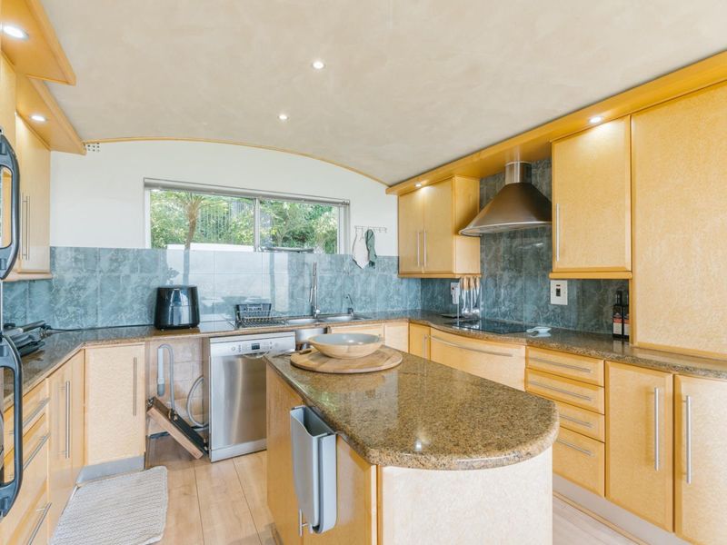 Five-Bedroom Family Home - Spanish Farm - Somerset West - Photo 7