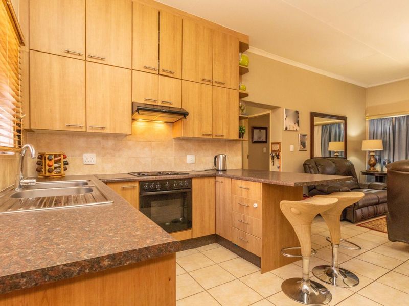 Townhouse Under Offer in Sugar Bush Estate Krugersdorp - Photo 6