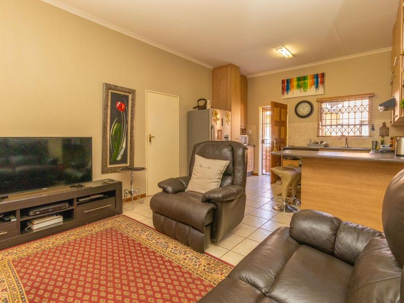 Townhouse Under Offer in Sugar Bush Estate Krugersdorp - Photo 5