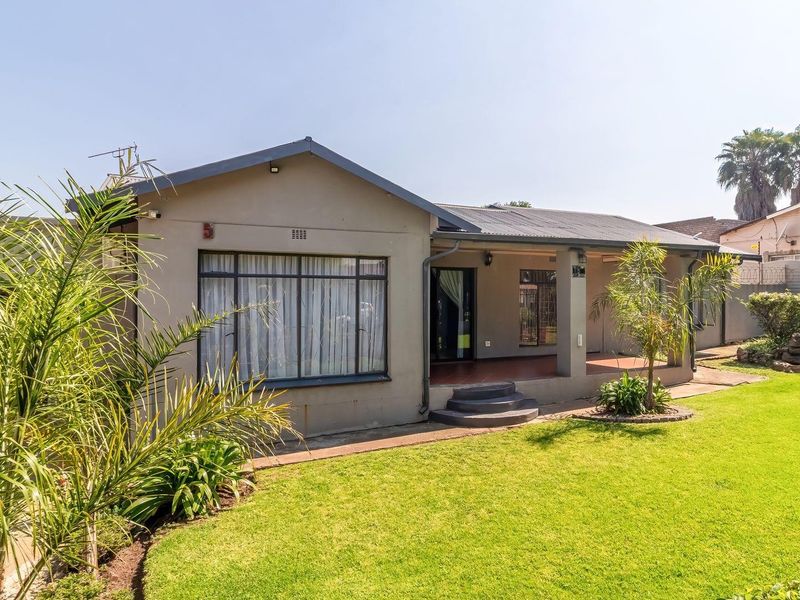 MORE HOME FOR YOUR MONEY IN ESTERA - Photo 2