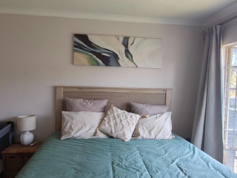 3 Bedroom 1.5 Bathroom Freestanding House for Sale in Rooihuiskraal - Photo 8