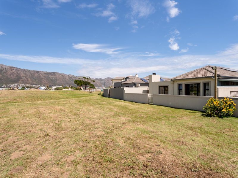 Modern 3-Bedroom Home with Breathtaking Mountain Views - Photo 6