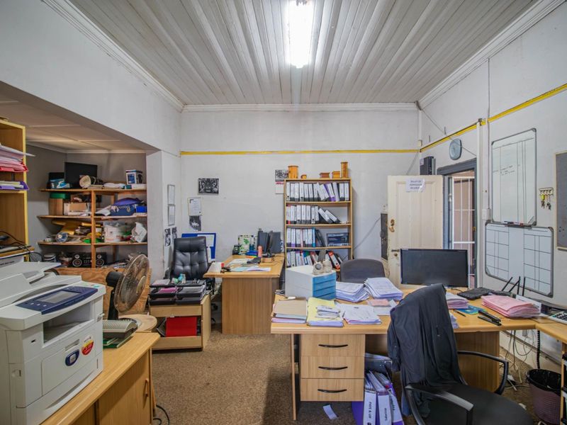 REGISTERED & ZONED FUNERAL PARLOUR IN EAST LONDON  - Photo 8