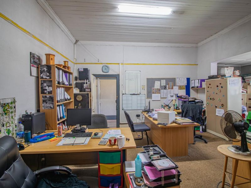 REGISTERED & ZONED FUNERAL PARLOUR IN EAST LONDON  - Photo 7