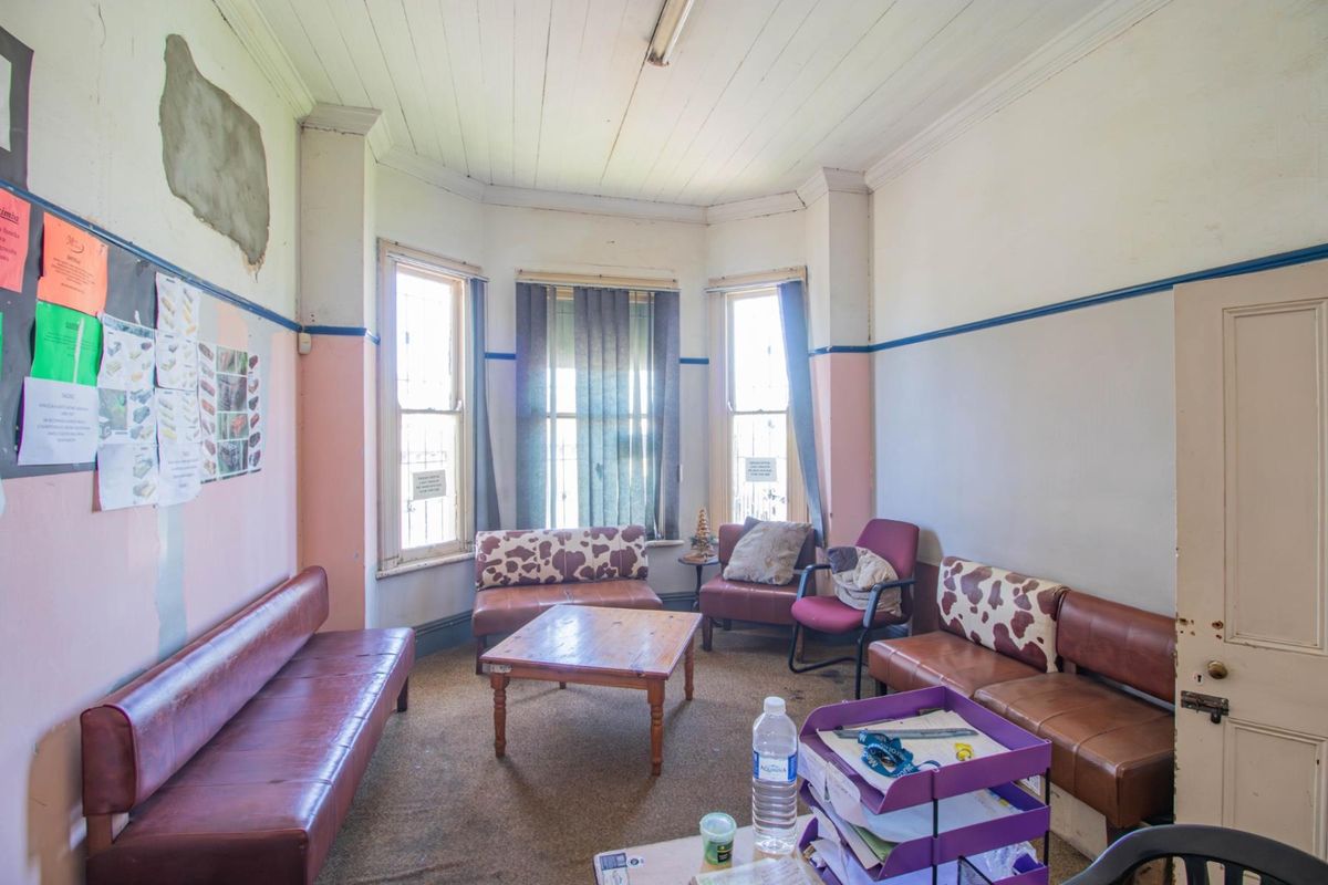 REGISTERED & ZONED FUNERAL PARLOUR IN EAST LONDON  - Photo 4