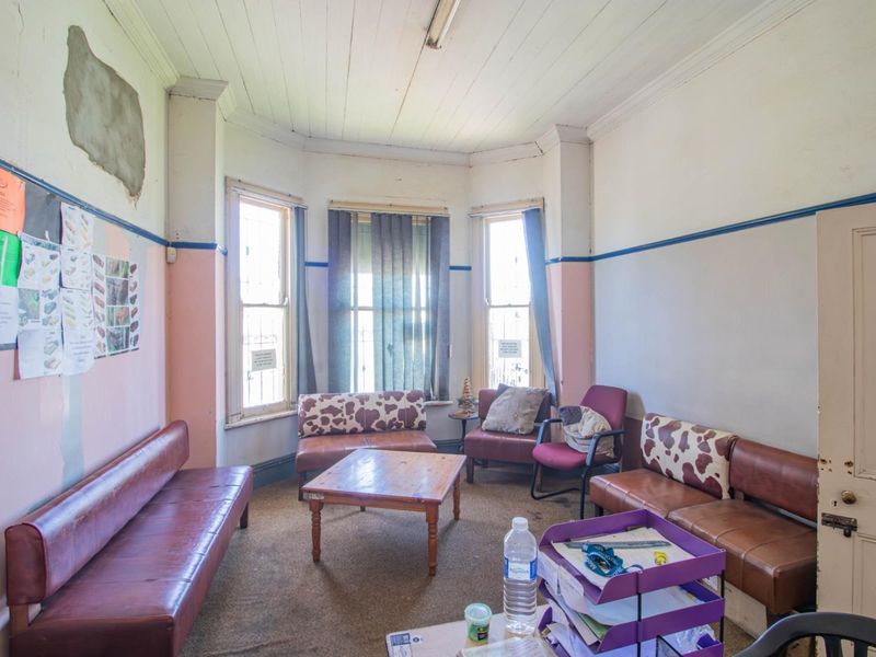 REGISTERED & ZONED FUNERAL PARLOUR IN EAST LONDON  - Photo 4