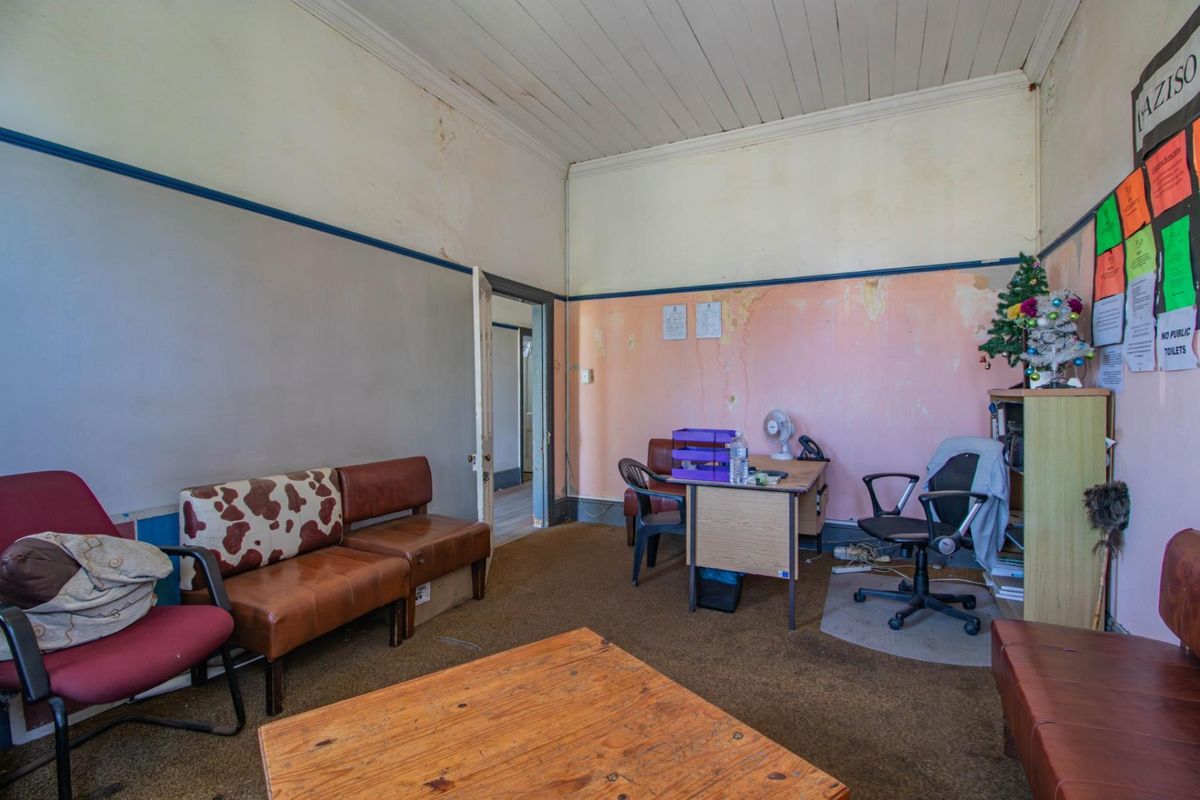 REGISTERED & ZONED FUNERAL PARLOUR IN EAST LONDON  - Photo 5