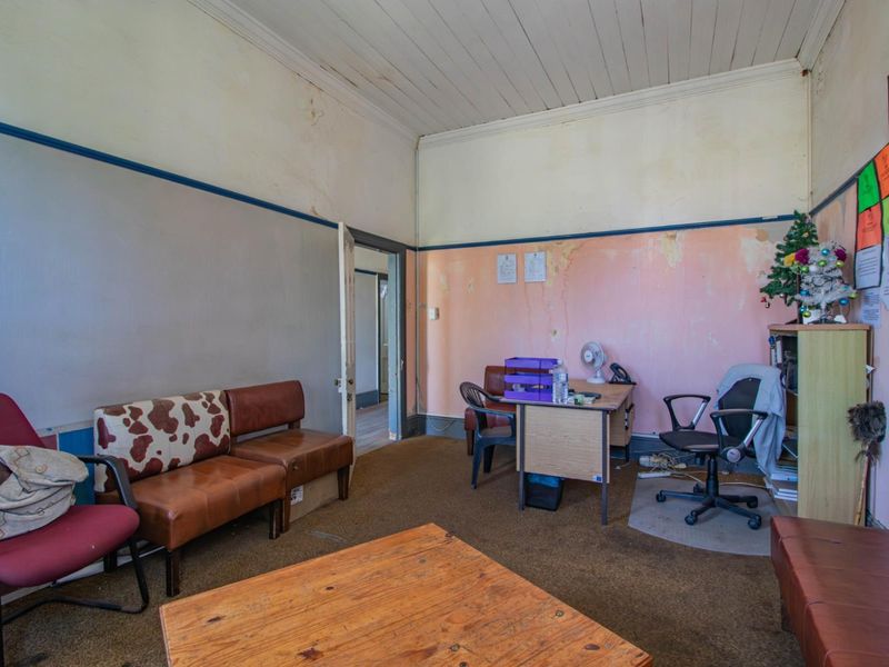 REGISTERED & ZONED FUNERAL PARLOUR IN EAST LONDON  - Photo 5