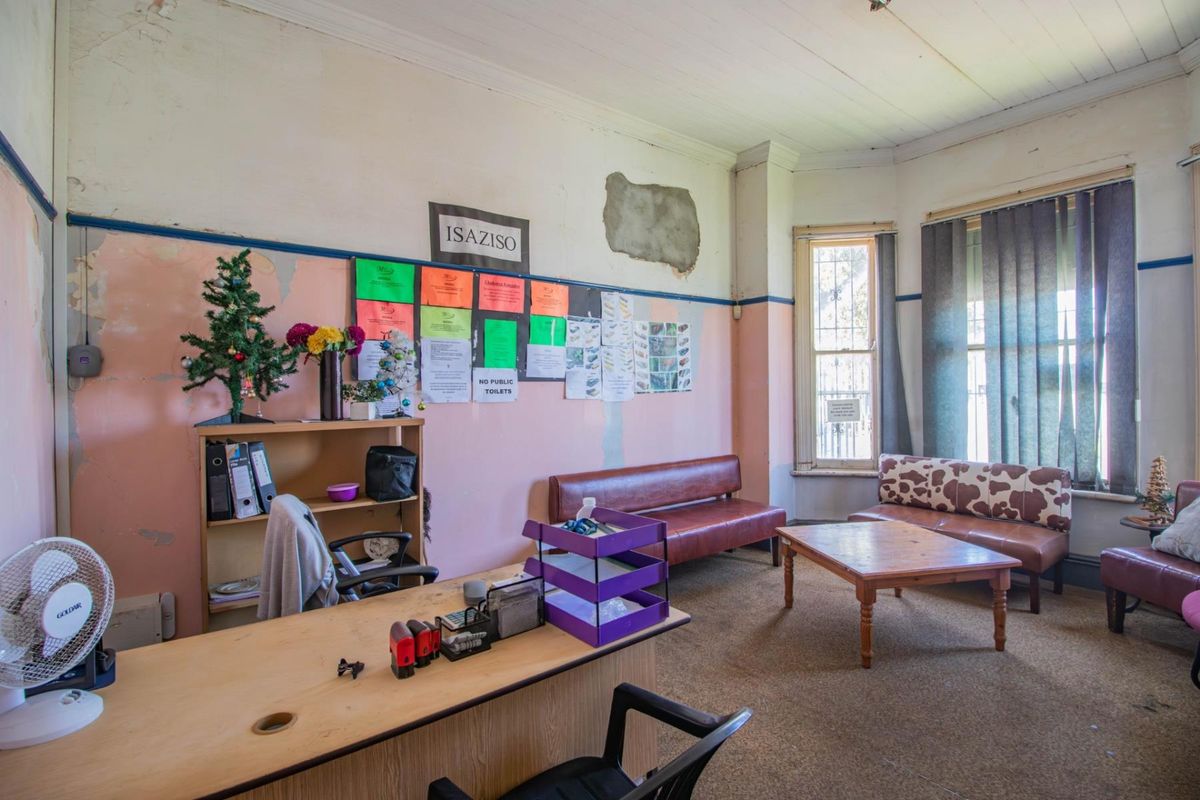 REGISTERED & ZONED FUNERAL PARLOUR IN EAST LONDON  - Photo 3