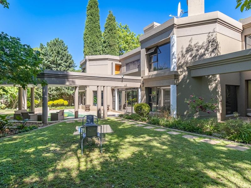 Exclusive Family Sanctuary in a Secure Enclosure: Space, Serenity, and Style - Photo 4