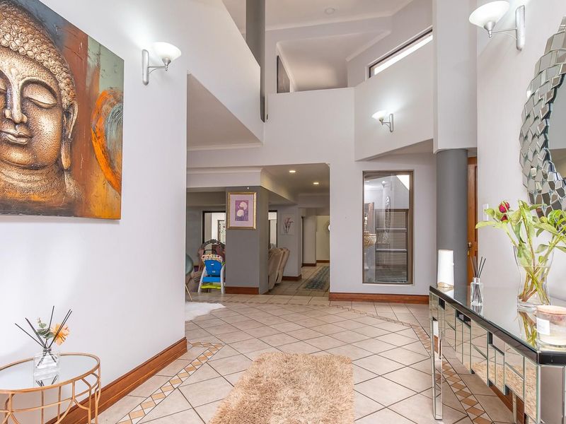 Exclusive Family Sanctuary in a Secure Enclosure: Space, Serenity, and Style - Photo 9