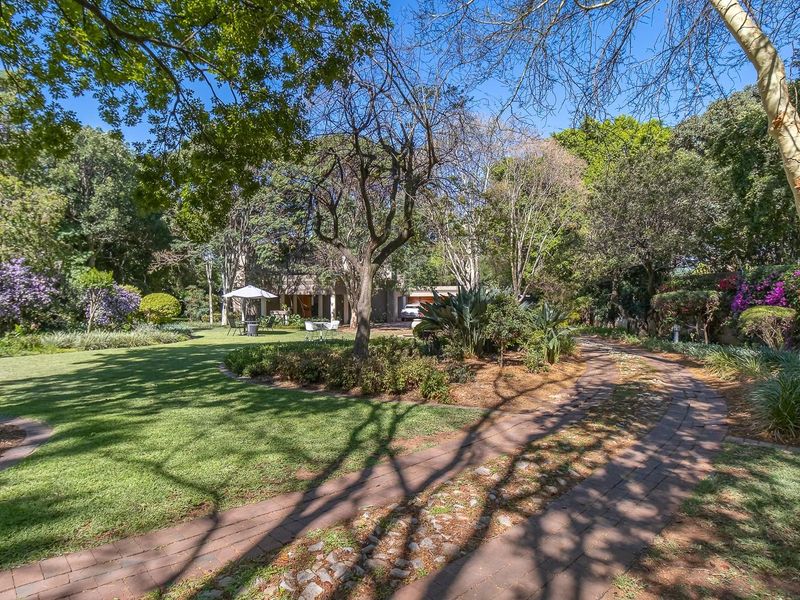 Exclusive Family Sanctuary in a Secure Enclosure: Space, Serenity, and Style - Photo 8