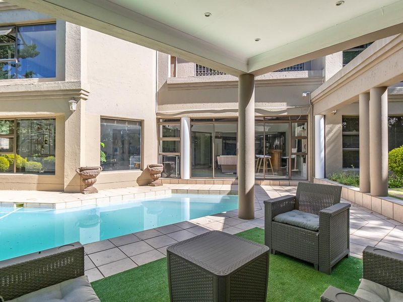 Exclusive Family Sanctuary in a Secure Enclosure: Space, Serenity, and Style - Photo 3