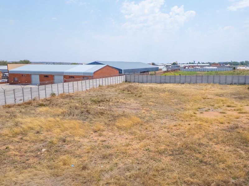 Industrial Stand with Serious Business Potential - Photo 6