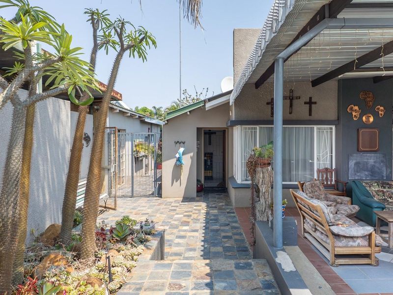 Unique Home Ideal for Medical Practice - Photo 5