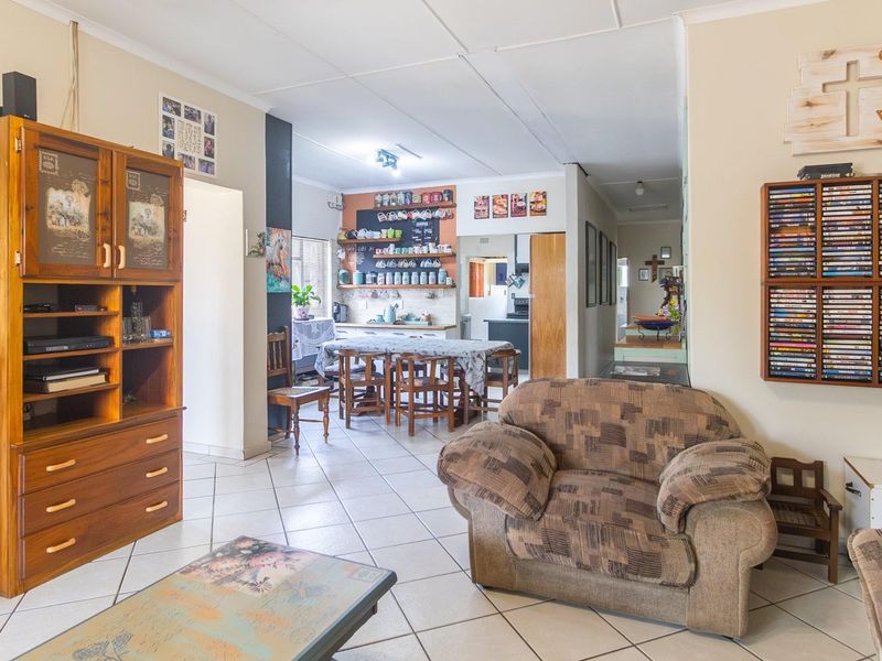 Unique Home Ideal for Medical Practice - Photo 8