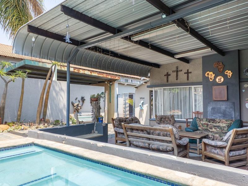 Unique Home Ideal for Medical Practice - Photo 7