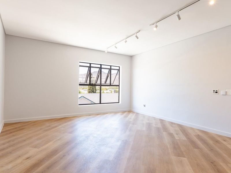 Studio Simplicity with a View | 2 on Tabak, Paarl - Photo 5