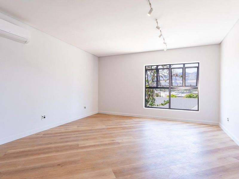 Studio Simplicity with a View | 2 on Tabak, Paarl - Photo 4