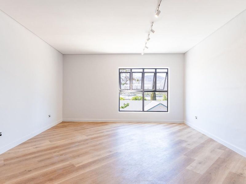 Studio Simplicity with a View | 2 on Tabak, Paarl - Photo 6