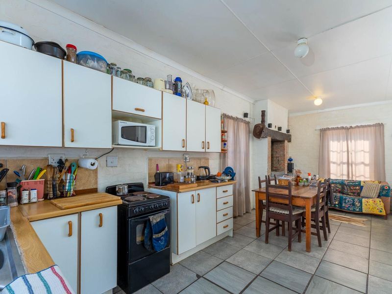 Cosy three bedroom Townhouse with two bathrooms in Aalwynfleur Riversdale - Photo 6