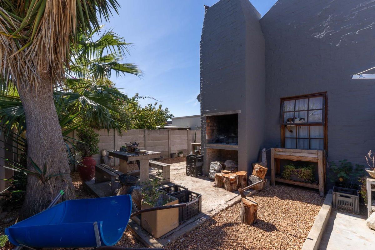Cosy three bedroom Townhouse with two bathrooms in Aalwynfleur Riversdale - Photo 2
