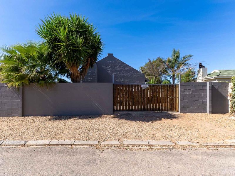 Cosy three bedroom Townhouse with two bathrooms in Aalwynfleur Riversdale - Photo 1