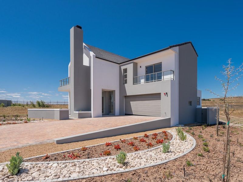 Modern Brand-New 3-Bedroom Double-Storey Home in Chardon Village, Langebaan Country Estate - Photo 4