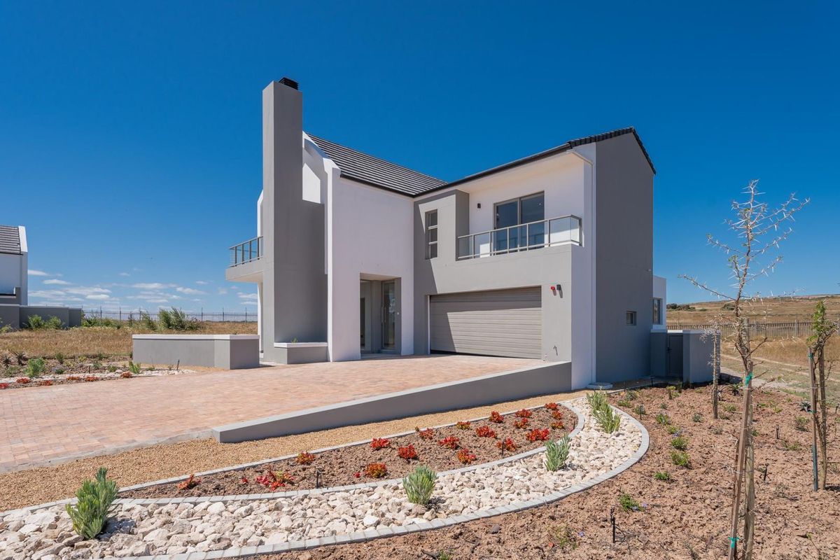 Modern Brand-New 3-Bedroom Double-Storey Home in Chardon Village, Langebaan Country Estate - Photo 4