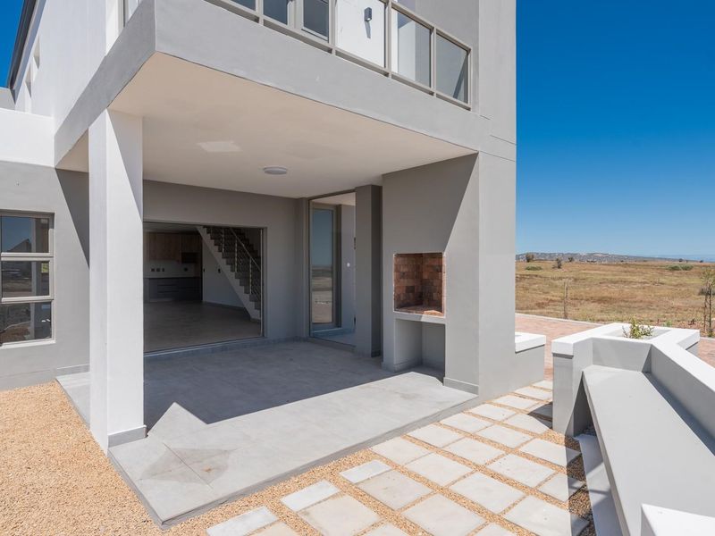 Modern Brand-New 3-Bedroom Double-Storey Home in Chardon Village, Langebaan Country Estate - Photo 5