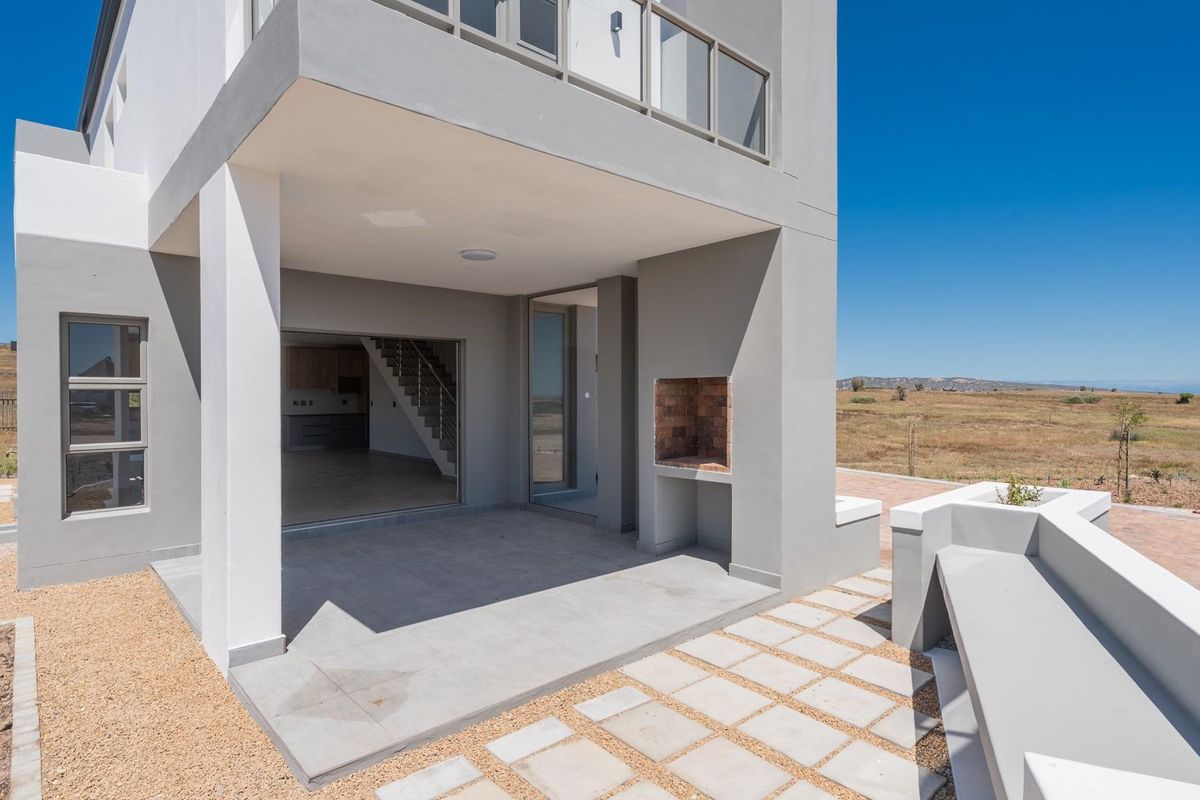 Modern Brand-New 3-Bedroom Double-Storey Home in Chardon Village, Langebaan Country Estate - Photo 5