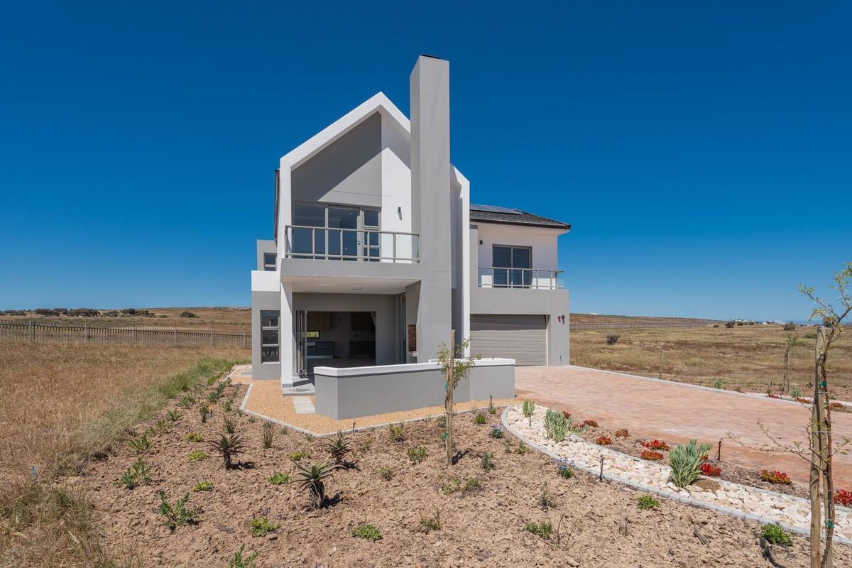 Modern Brand-New 3-Bedroom Double-Storey Home in Chardon Village, Langebaan Country Estate - Photo 3