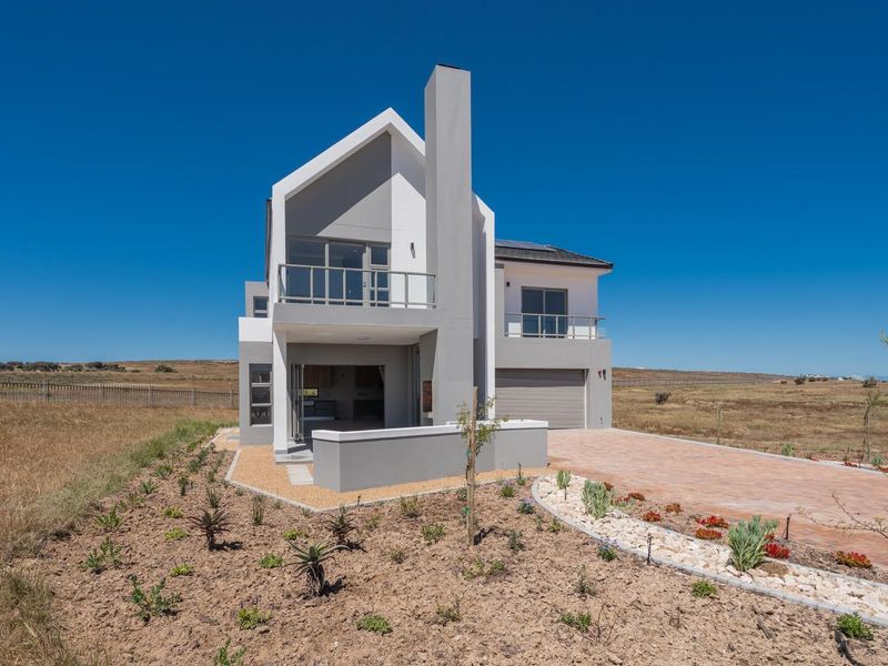 Modern Brand-New 3-Bedroom Double-Storey Home in Chardon Village, Langebaan Country Estate - Photo 3