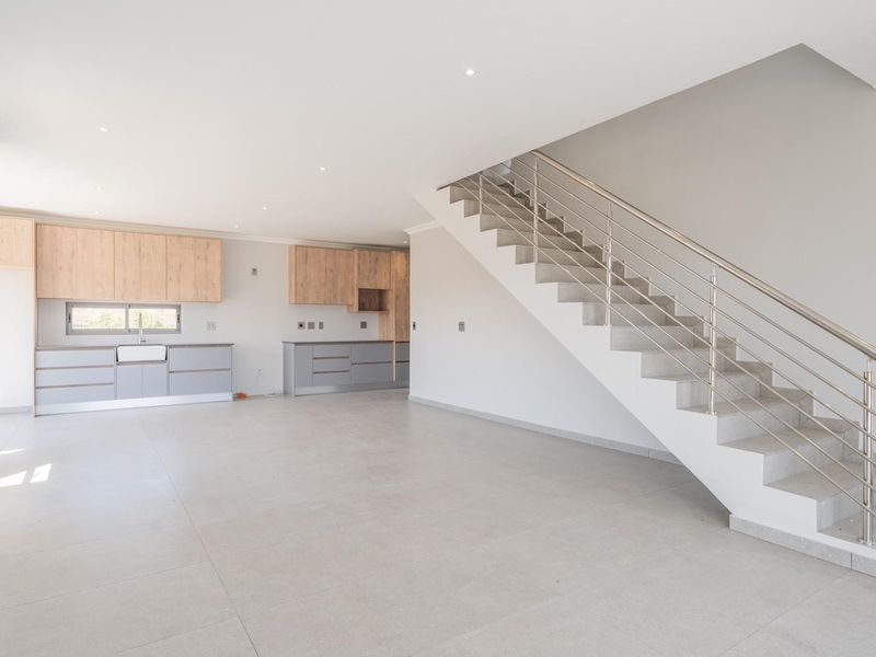 Modern Brand-New 3-Bedroom Double-Storey Home in Chardon Village, Langebaan Country Estate - Photo 9