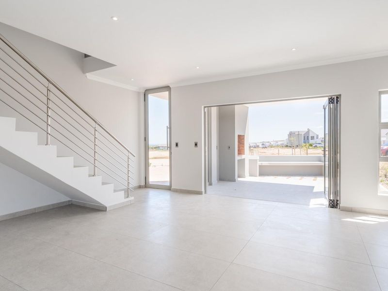 Modern Brand-New 3-Bedroom Double-Storey Home in Chardon Village, Langebaan Country Estate - Photo 8