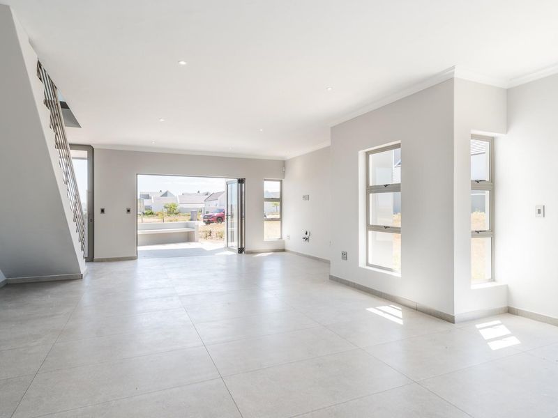 Modern Brand-New 3-Bedroom Double-Storey Home in Chardon Village, Langebaan Country Estate - Photo 7