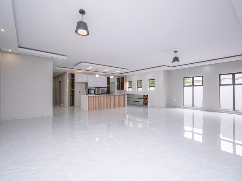 WELCOME TO LUXURY LIVING AT WIGWAM BRIGADOON ESTATE!!! - Photo 4