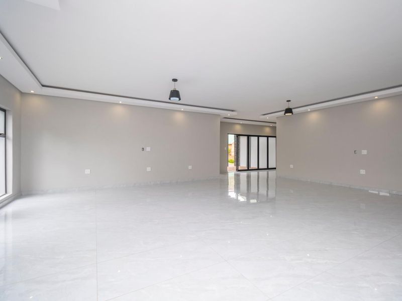 WELCOME TO LUXURY LIVING AT WIGWAM BRIGADOON ESTATE!!! - Photo 6