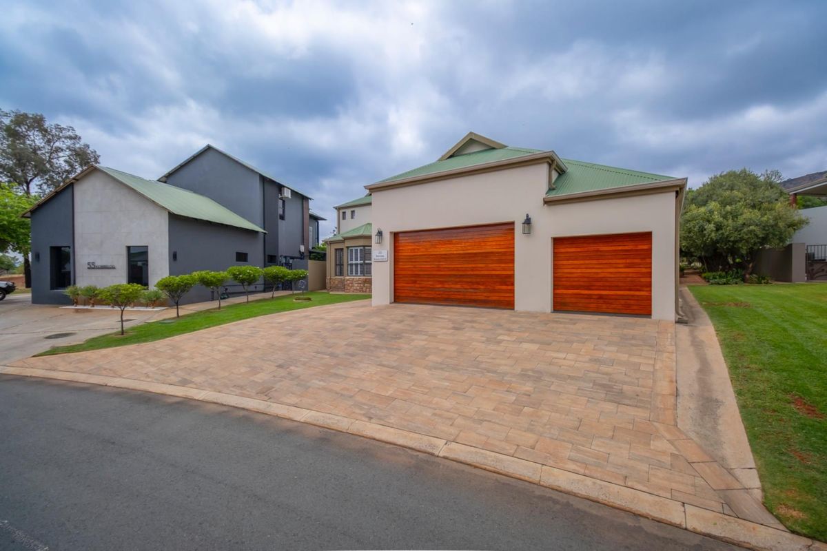 LUXURY FAMILY LIVING IN PRESTIGIOUS BRIGADOON. - Photo 5