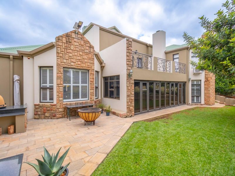 LUXURY FAMILY LIVING IN PRESTIGIOUS BRIGADOON. - Photo 2