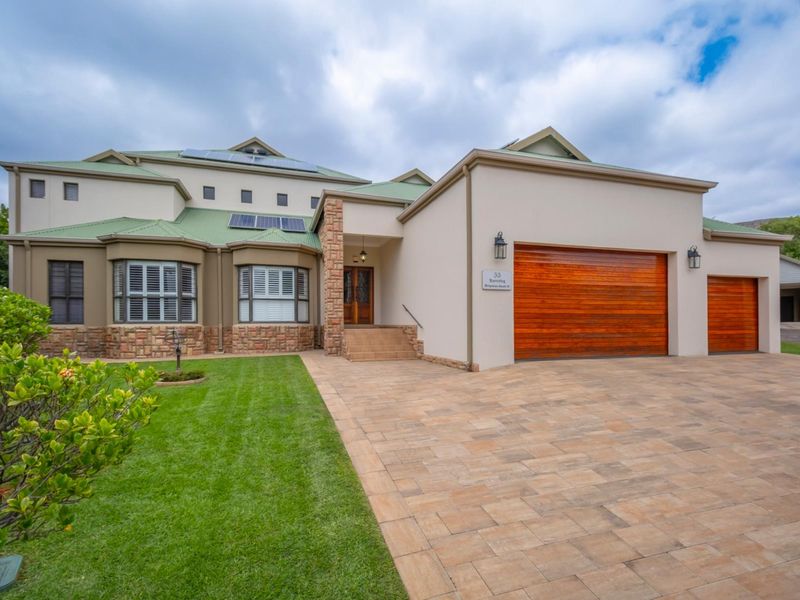 LUXURY FAMILY LIVING IN PRESTIGIOUS BRIGADOON. - Photo 3