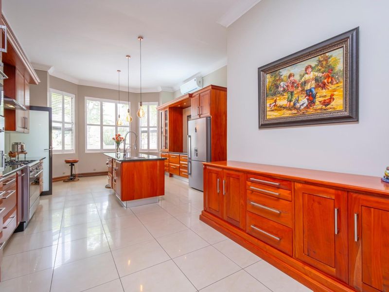 LUXURY FAMILY LIVING IN PRESTIGIOUS BRIGADOON. - Photo 10