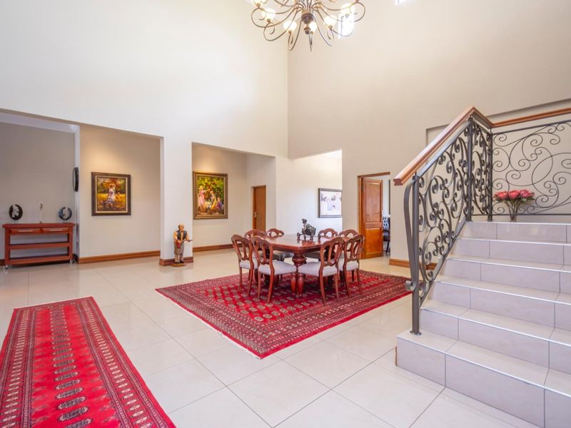 LUXURY FAMILY LIVING IN PRESTIGIOUS BRIGADOON. - Photo 9