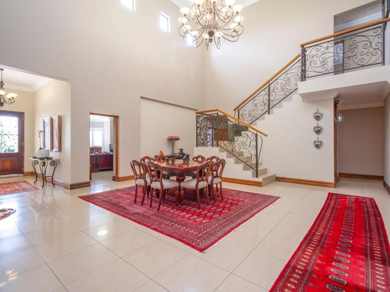 LUXURY FAMILY LIVING IN PRESTIGIOUS BRIGADOON. - Photo 8