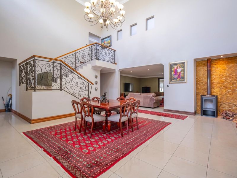 LUXURY FAMILY LIVING IN PRESTIGIOUS BRIGADOON. - Photo 7