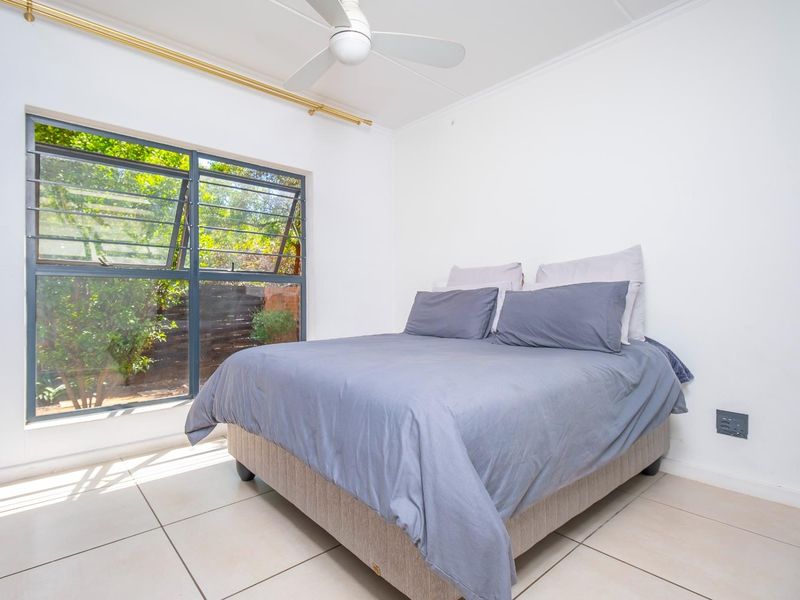 Sole Mandate - Modern 3-Bedroom Garden Apartment in The William - Photo 9