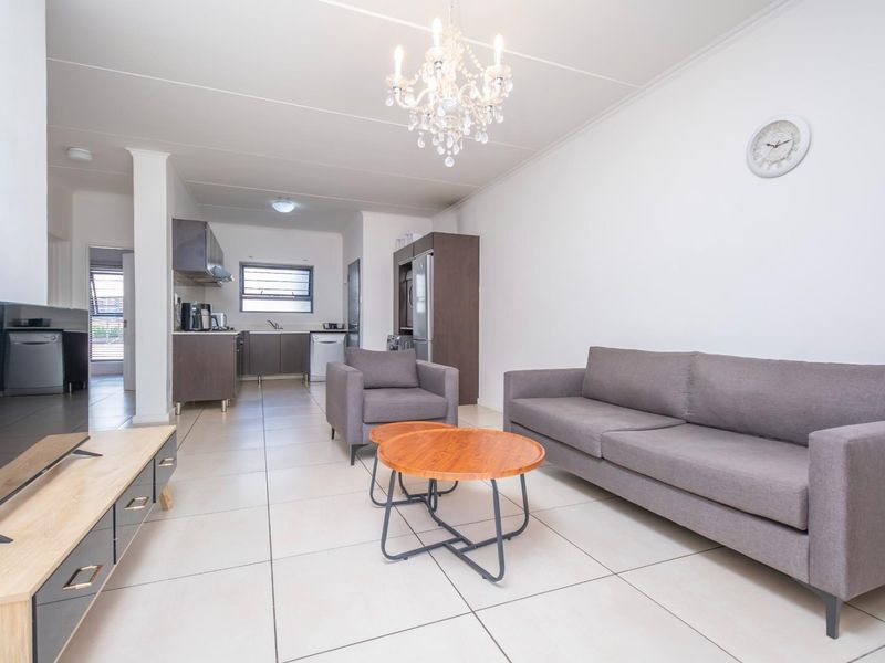 Sole Mandate - Modern 3-Bedroom Garden Apartment in The William - Photo 8