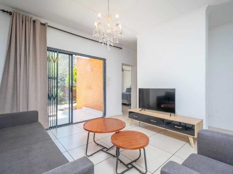 Sole Mandate - Modern 3-Bedroom Garden Apartment in The William - Photo 6