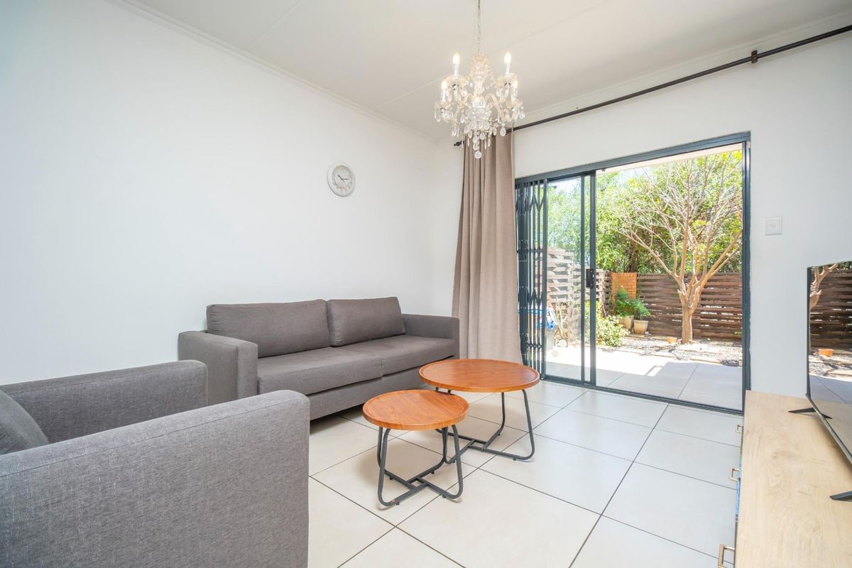 Sole Mandate - Modern 3-Bedroom Garden Apartment in The William - Photo 5