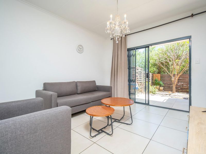 Sole Mandate - Modern 3-Bedroom Garden Apartment in The William - Photo 5